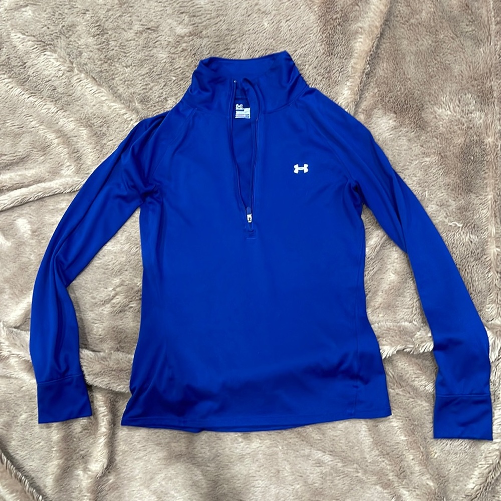 Women’s semi-fitted all season gear long sleeve workout top size small
